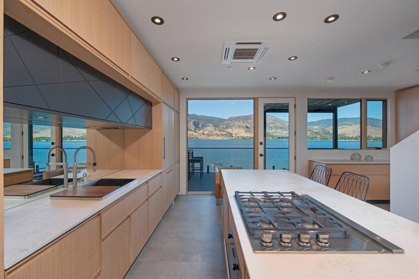 Nest Luxury Modern Lake House Vila Penticton Exterior foto